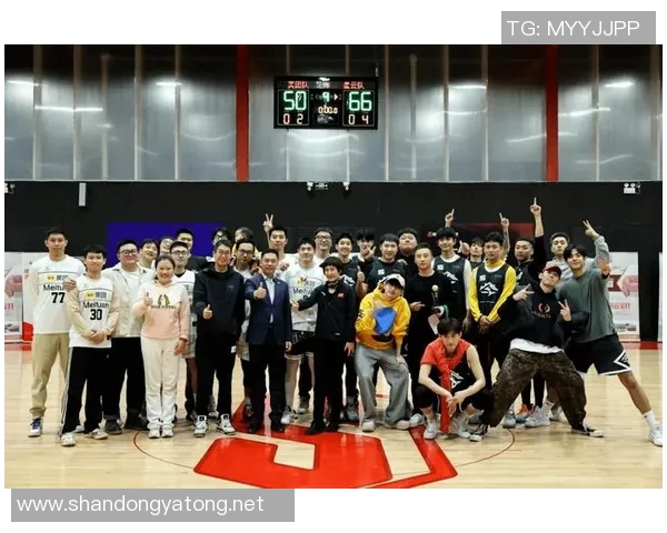 明星们的篮球梦：那些在球场上闪耀的星光与激情瞬间